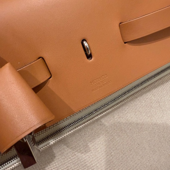 Like new with original box and dust bag selling Herbag Zip cabine bag - Picture 8 of 12